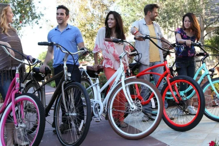 Nick Apostolides, Junie Hoang are posing for a picture